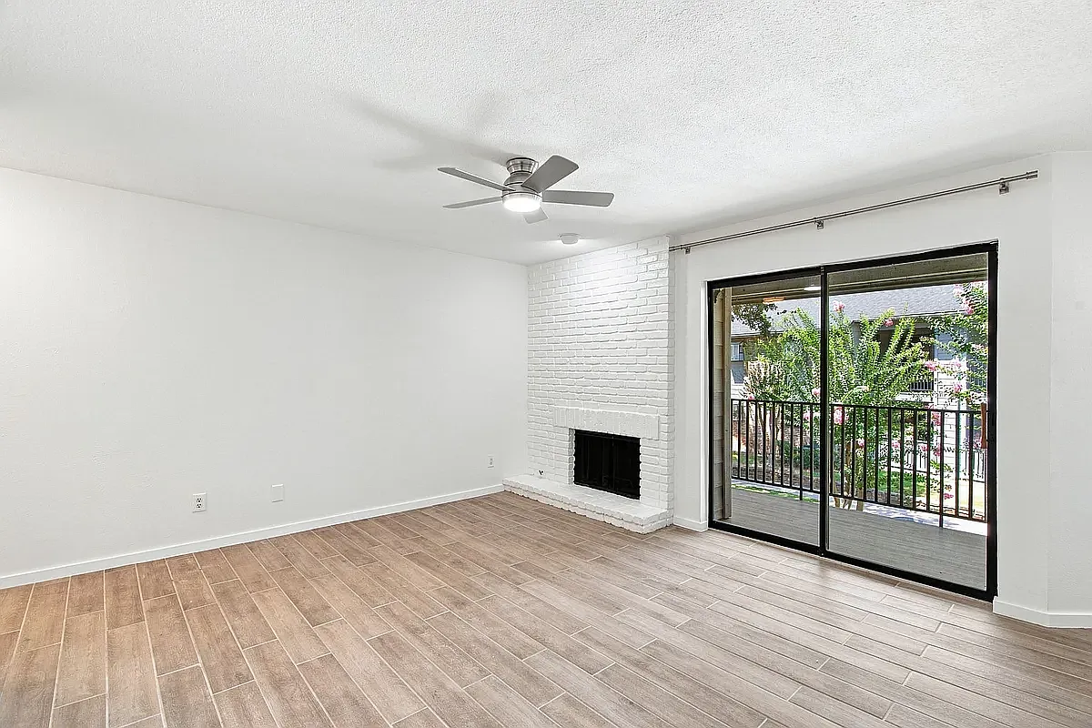 2 bed, 966 sqft, $1,800 — Photo 3