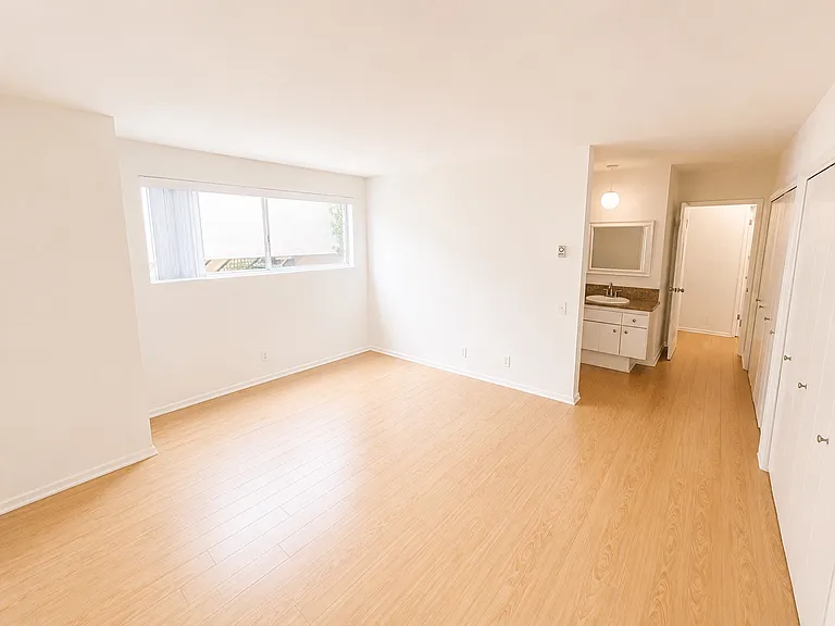 831 3rd St #101 — Photo 28