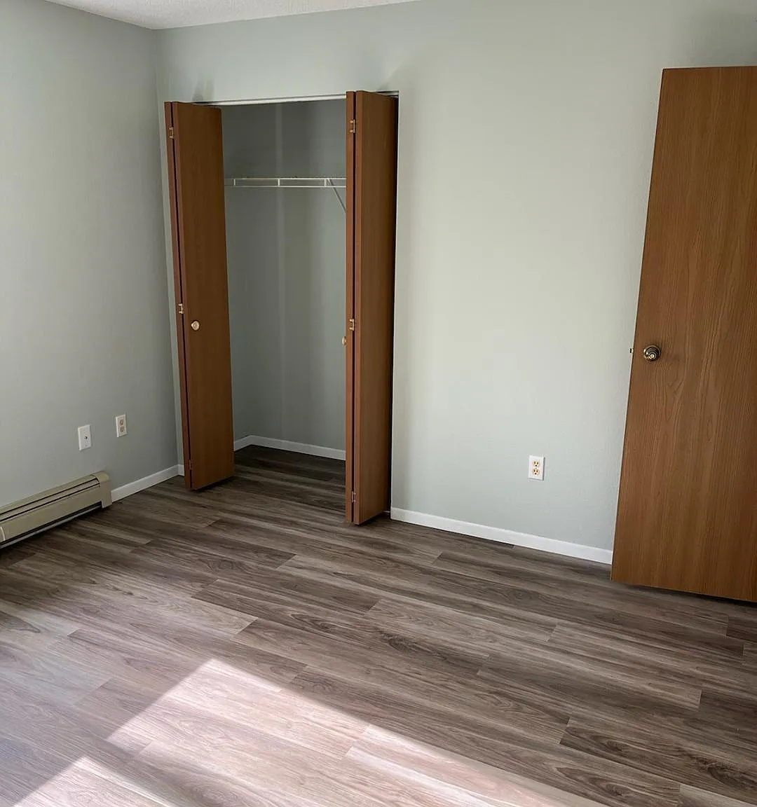 3 bed, $1,050 — Photo 3
