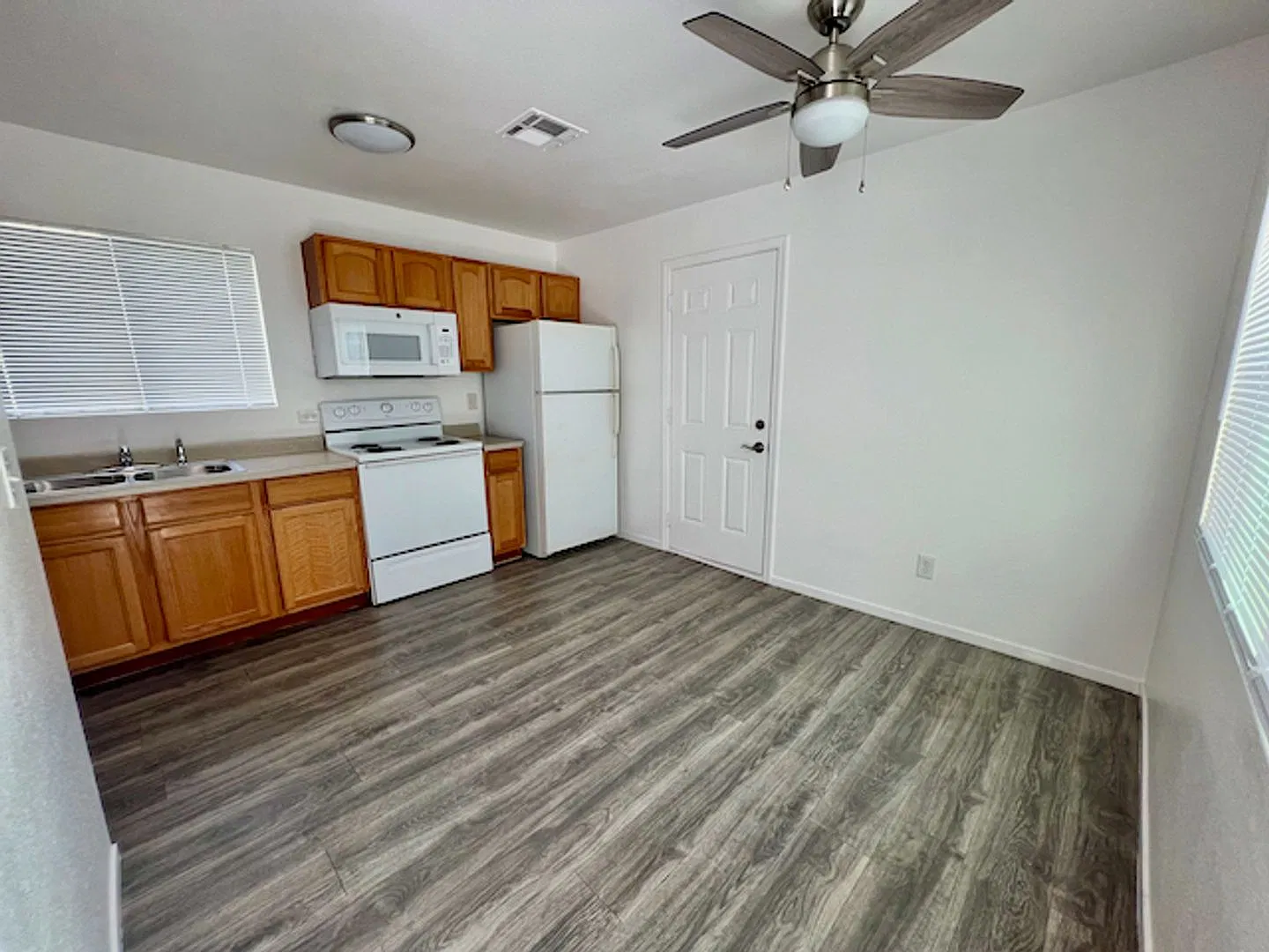 Recently Renovated 1 bedroom — Photo 2