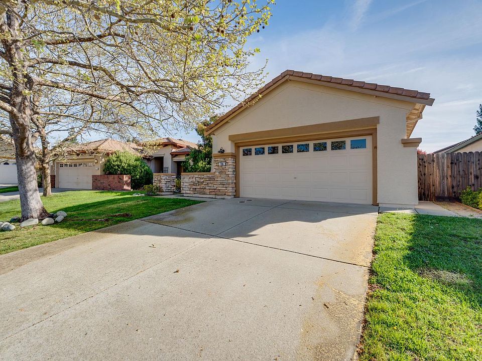 1st image of 208 Fremantle Ct