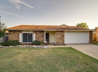 7832 Acapulco Rd, Fort Worth, TX 76112