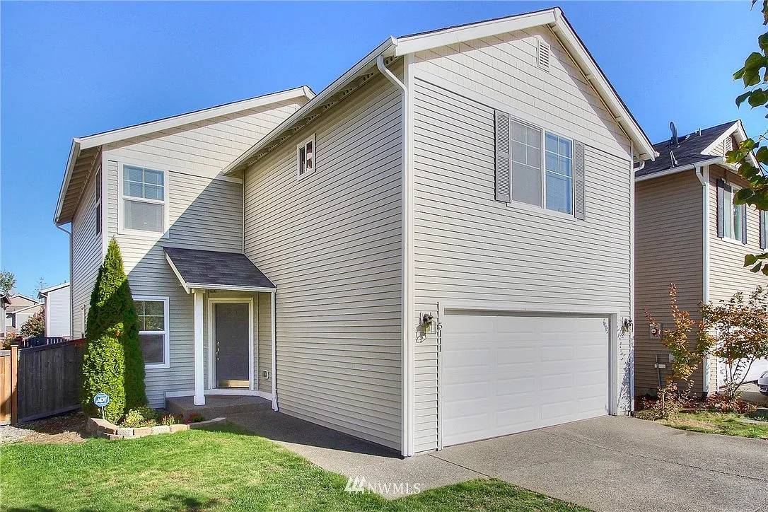 5111 201st StCt E photo 1