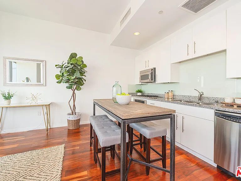 1100 Wilshire Blvd #2501 — Photo 2