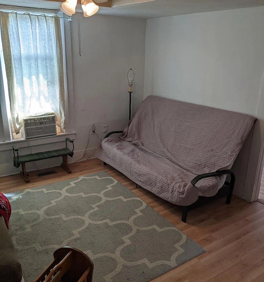 1131 Pleasant St — Photo 3