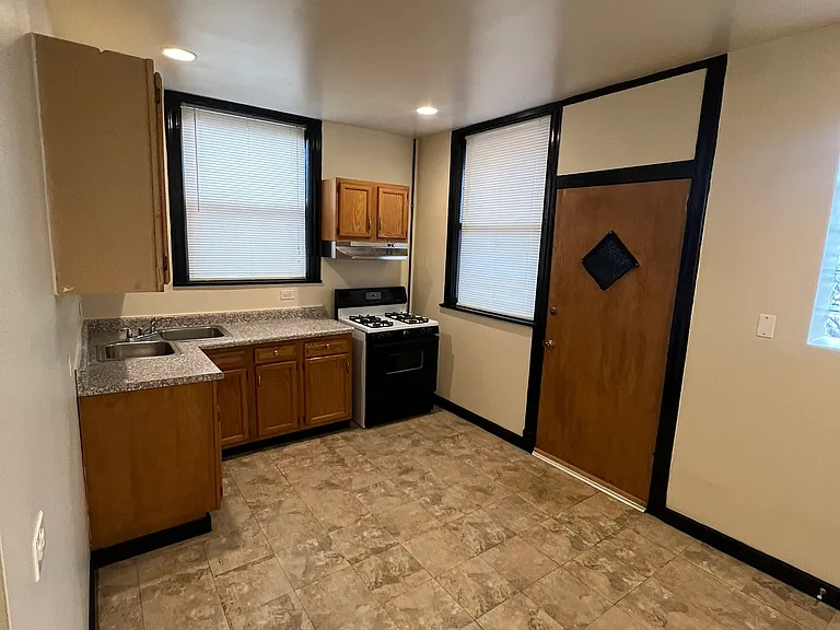 335 W 64th St #3 — Photo 9