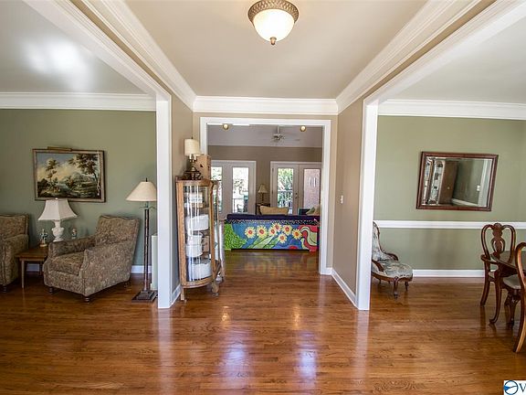 5th image of 2721 Treyburne Ln SE