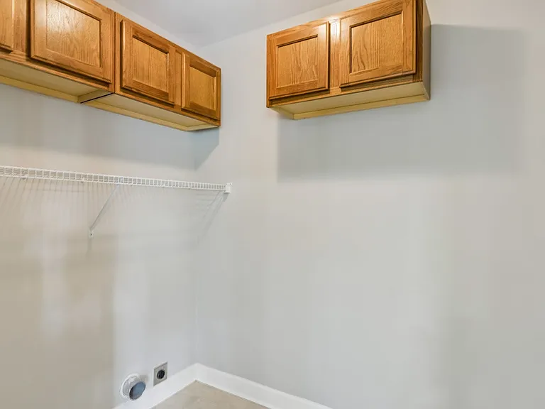 2601 Danbury Cir — Photo 32