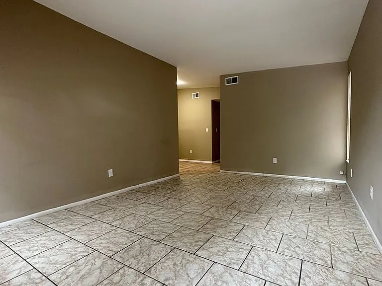 8728 N Mandarine Pl — Photo 2