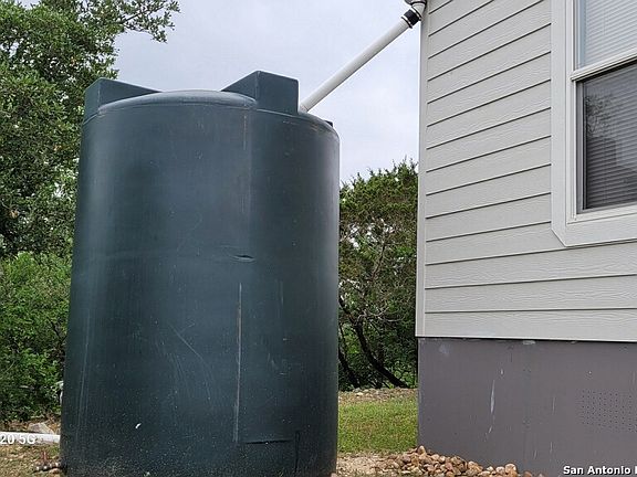 5th image of 1372 LAKESHORE DR N.