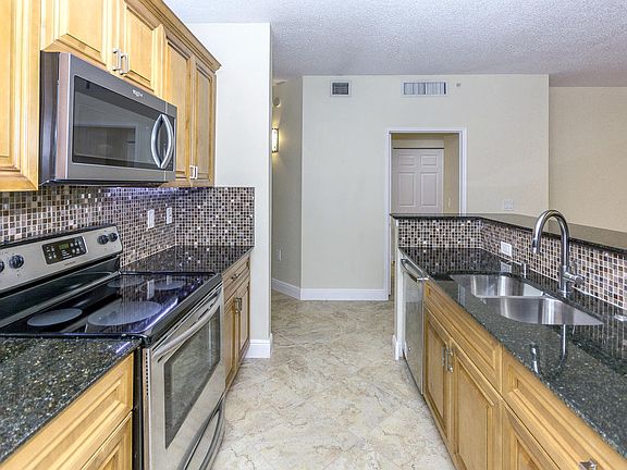 5th image of 630 S Sapodilla Avenue #117