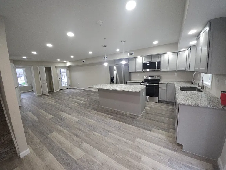 1068 Lakeland Dr — Photo 30