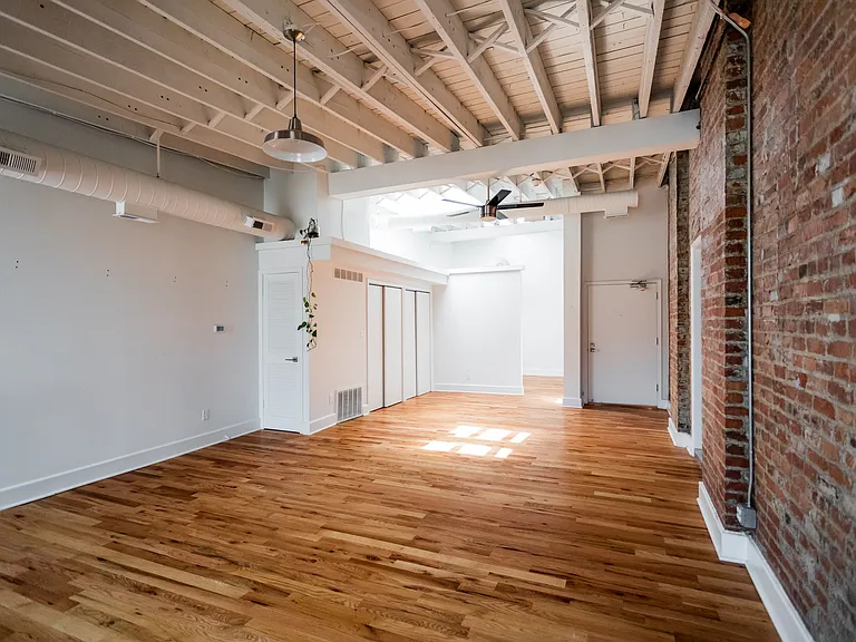 1363 E Fisher Fwy #7 — Photo 4