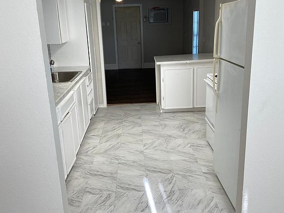 4th image of 1319 Hubert Dr
