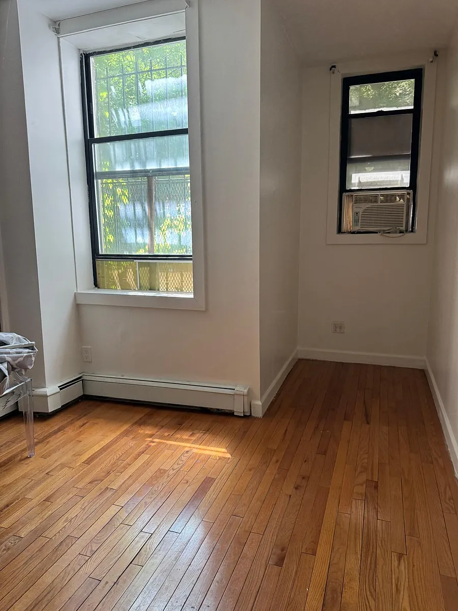 Building Photo - 170 E 104th St #1B