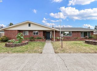 970 Kalmia St, Junction City, OR 97448