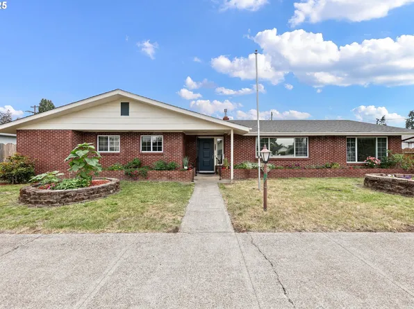 970 Kalmia St, Junction City, OR 97448