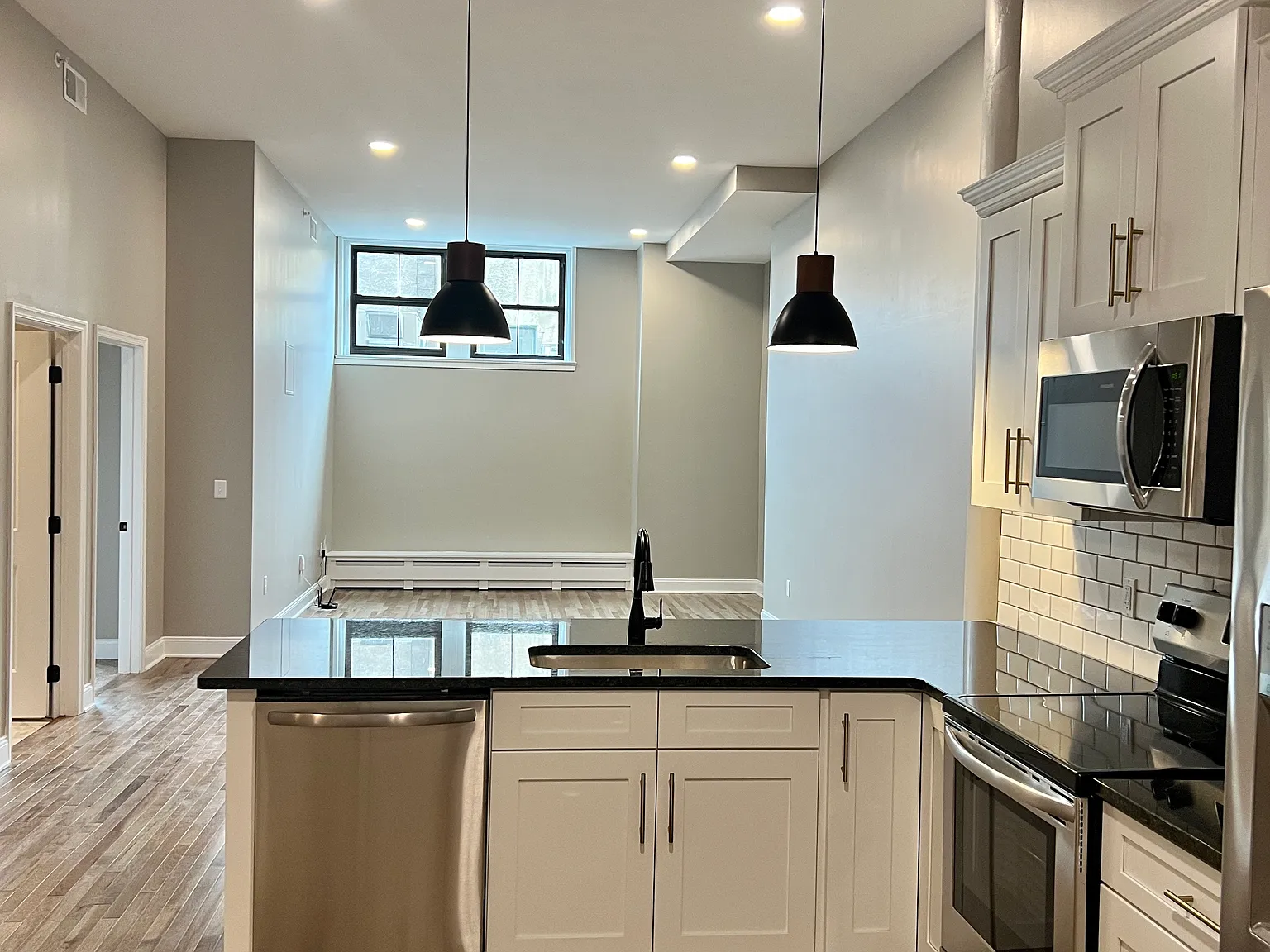 2 bed, 1292 sqft, $2,250 — Photo 1