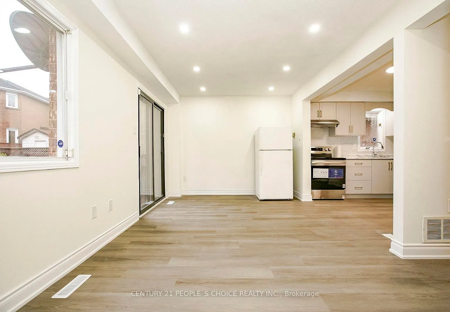 4 bed, $2,950 — Photo 4