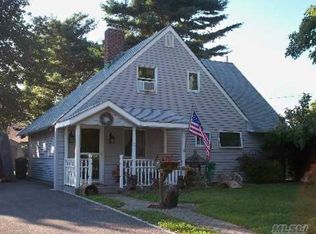 3 Barrister Rd, Levittown, NY 11756