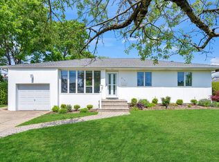 214 Central Park Rd, Plainview, NY 11803