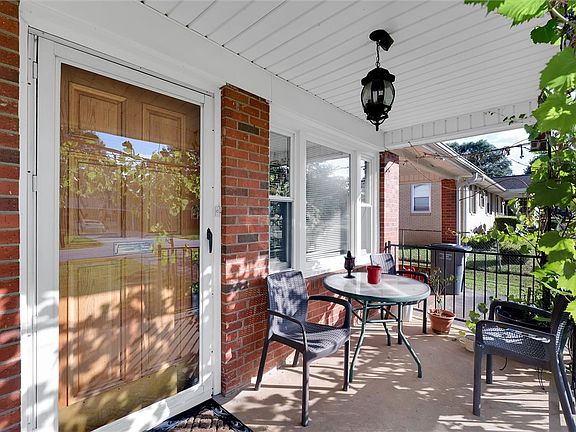 4th image of 110 Cherrylane Dr
