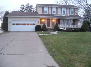 5768 Erna Dr, Lockport, NY 14094