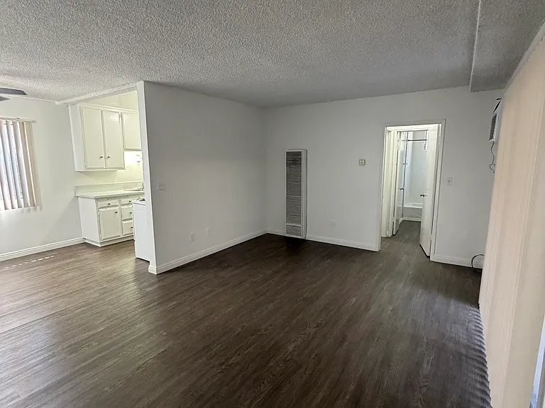 760 S Marengo Ave — Photo 5