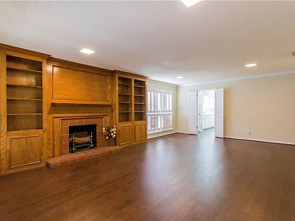 4th image of 1210 Lexington Dr