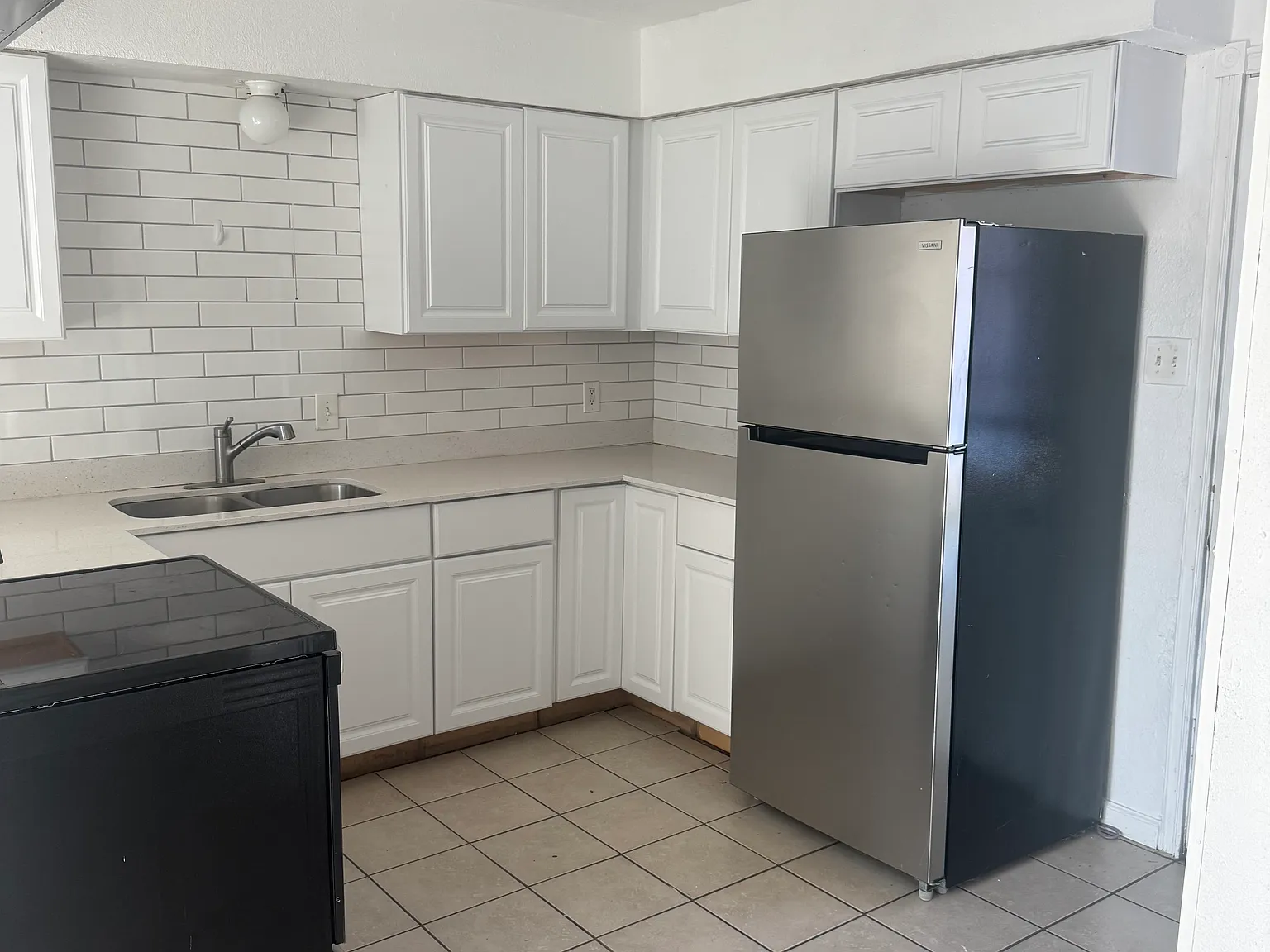 2 bed, 700 sqft, $1,300 — Photo 3