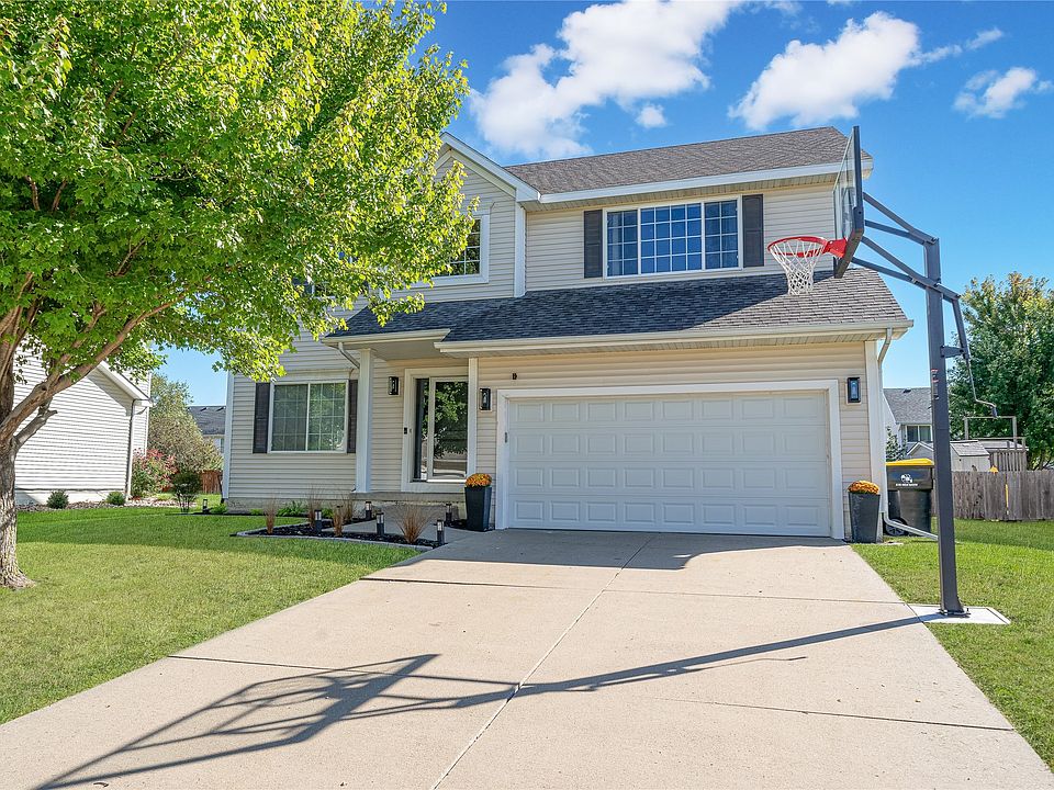 1st image of 605 SE Meadowlark Ln