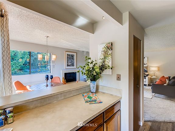 Beautiful prep space and part of the conversation at the same time!