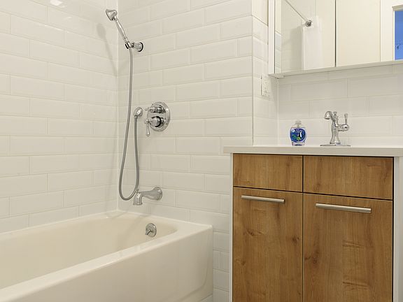 5th image of 517 W 45th St #45C