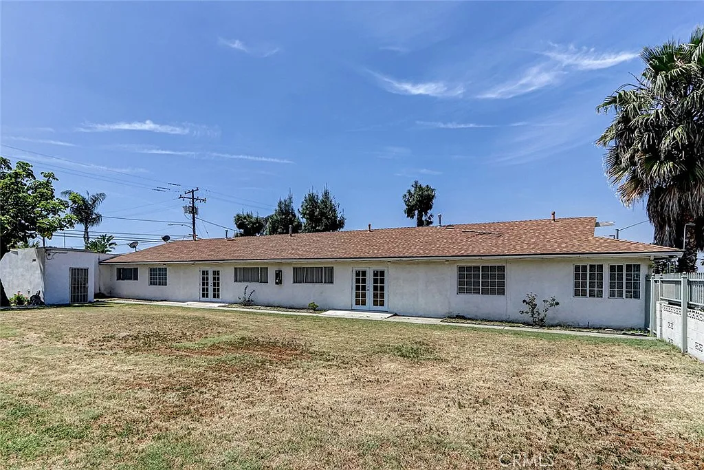 10 bed, 3332 sqft, $10,000 — Photo 2