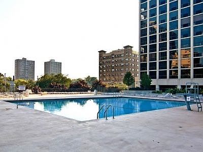 5th image of 4343 N Clarendon Ave #17