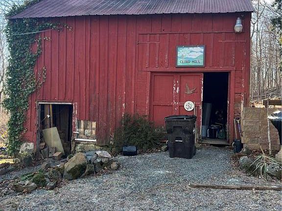 2nd image of 1395 Sleepy Holw