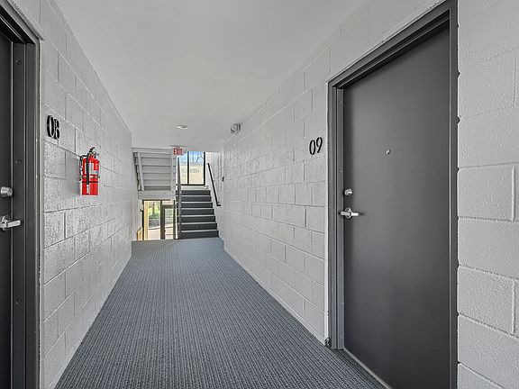 3rd image of 2557 Hackberry St #87d0d6bad