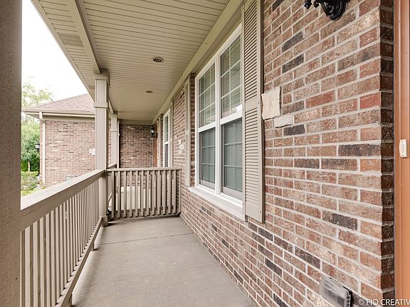 2nd image of 724 E Oliviabrook Dr