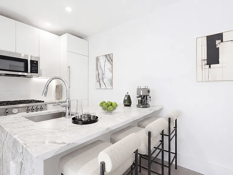 458 W 20th St #4D — Photo 4