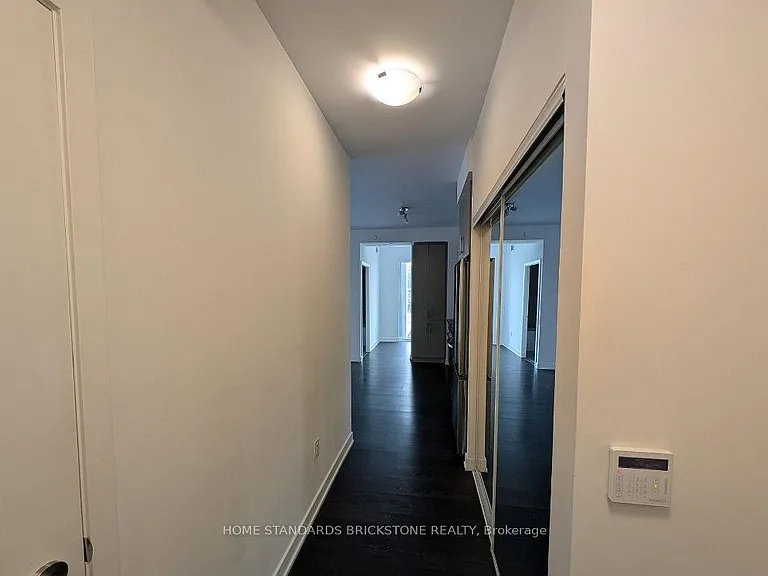 95 Oneida Cres #810 — Photo 3