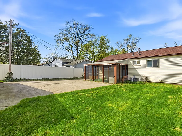 2059 Shawbury Ct W — Photo 32