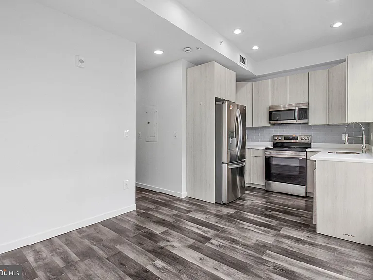 506 H St NE #302 — Photo 8
