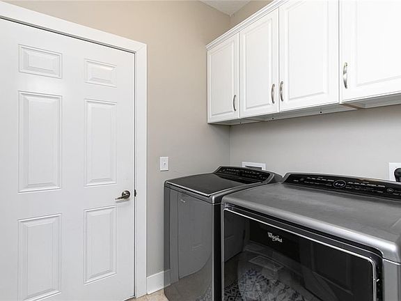 5th image of 594 S Crescent Way