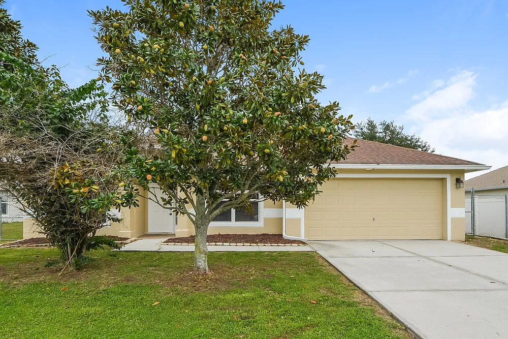 3 bed, 2.0 bath, 1825 sqft, $2,035 — Photo 1