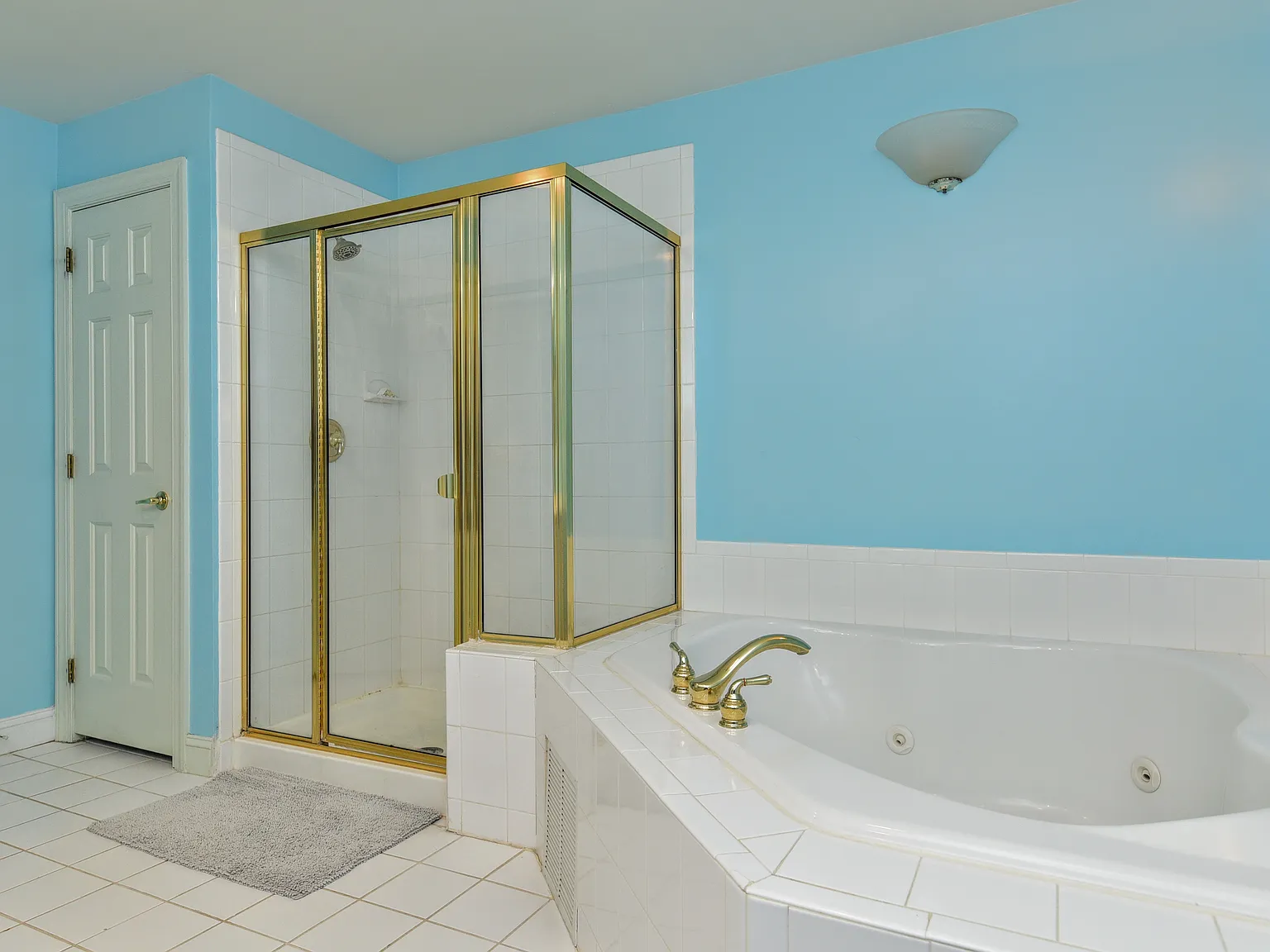 3 bed, 2272 sqft, $5,200 — Photo 2