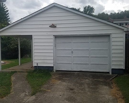 4th image of 574 E Broadway St
