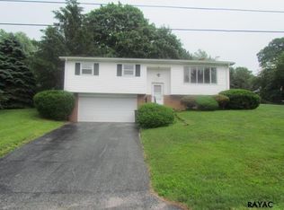 410 Holyoke Dr, York, PA 17402