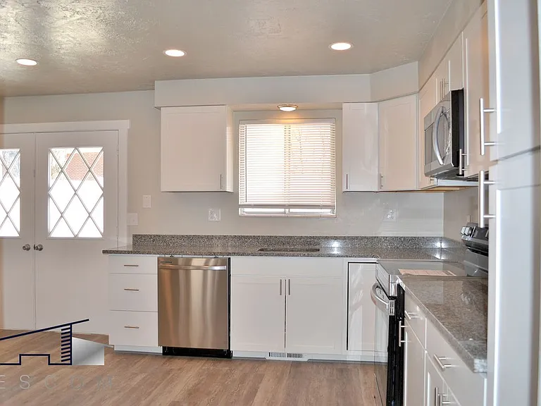 1688 N Main St — Photo 6