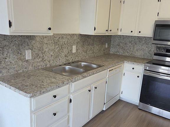 3rd image of 604D Sherwood Dr