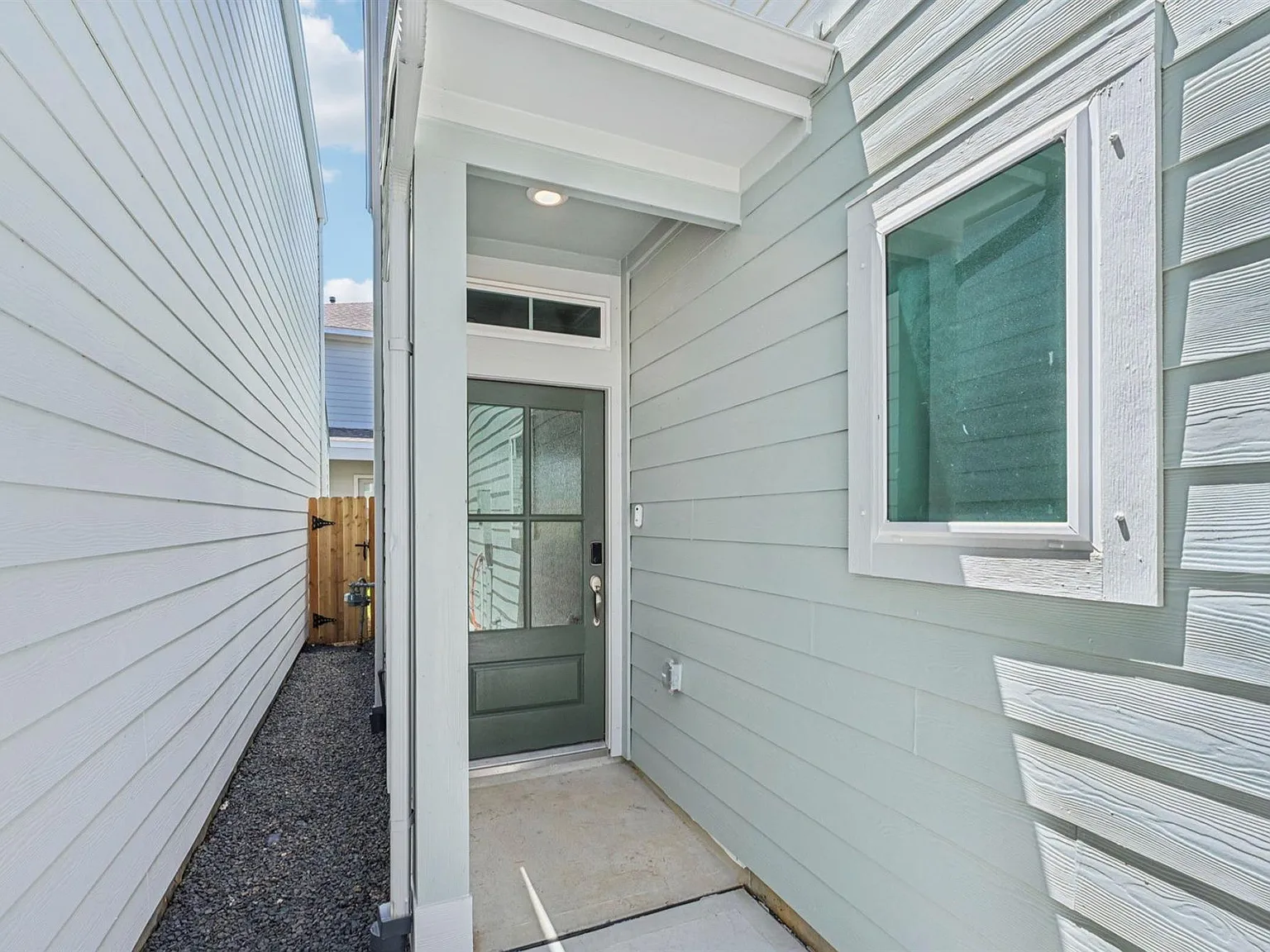 3 bed, 2.5 bath, 1853 sqft, $2,600 — Photo 2